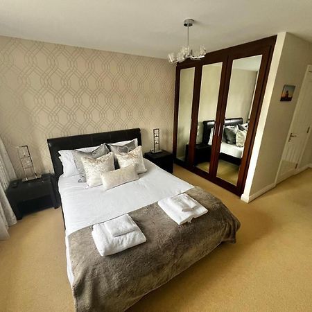 Majestic, Modern & Spacious Harbour-View Apartment With Parking Whitby Dış mekan fotoğraf