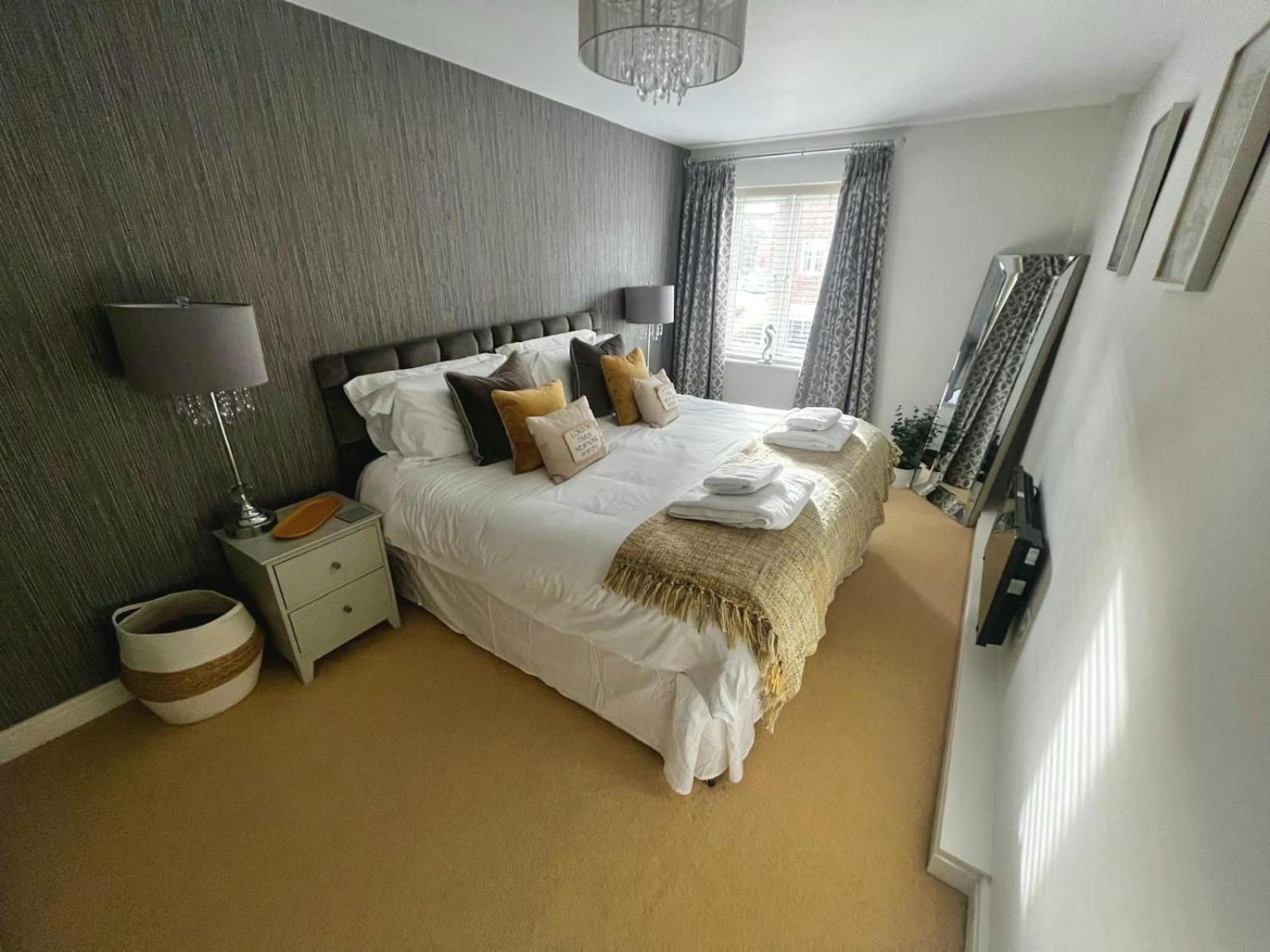 Majestic, Modern & Spacious Harbour-View Apartment With Parking Whitby Dış mekan fotoğraf