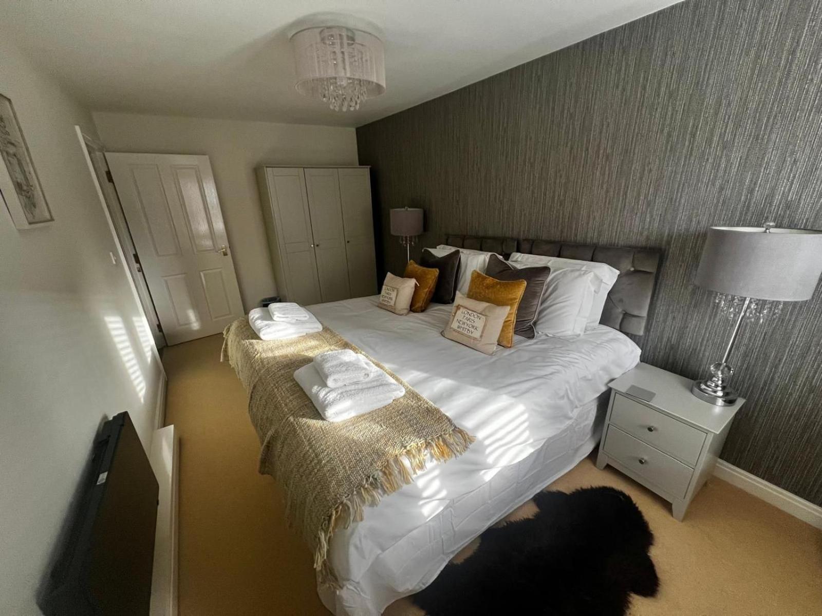 Majestic, Modern & Spacious Harbour-View Apartment With Parking Whitby Dış mekan fotoğraf