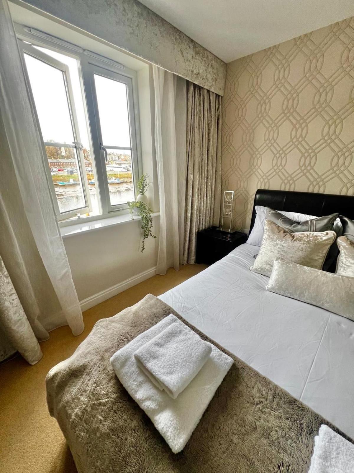 Majestic, Modern & Spacious Harbour-View Apartment With Parking Whitby Dış mekan fotoğraf